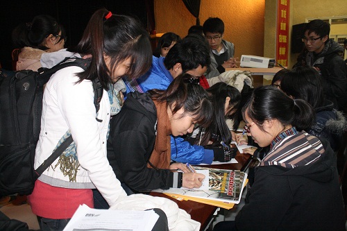  Sinh viên Đại học Khoa học Tự nhiên tìm hiểu về bảo vệ ĐVHD