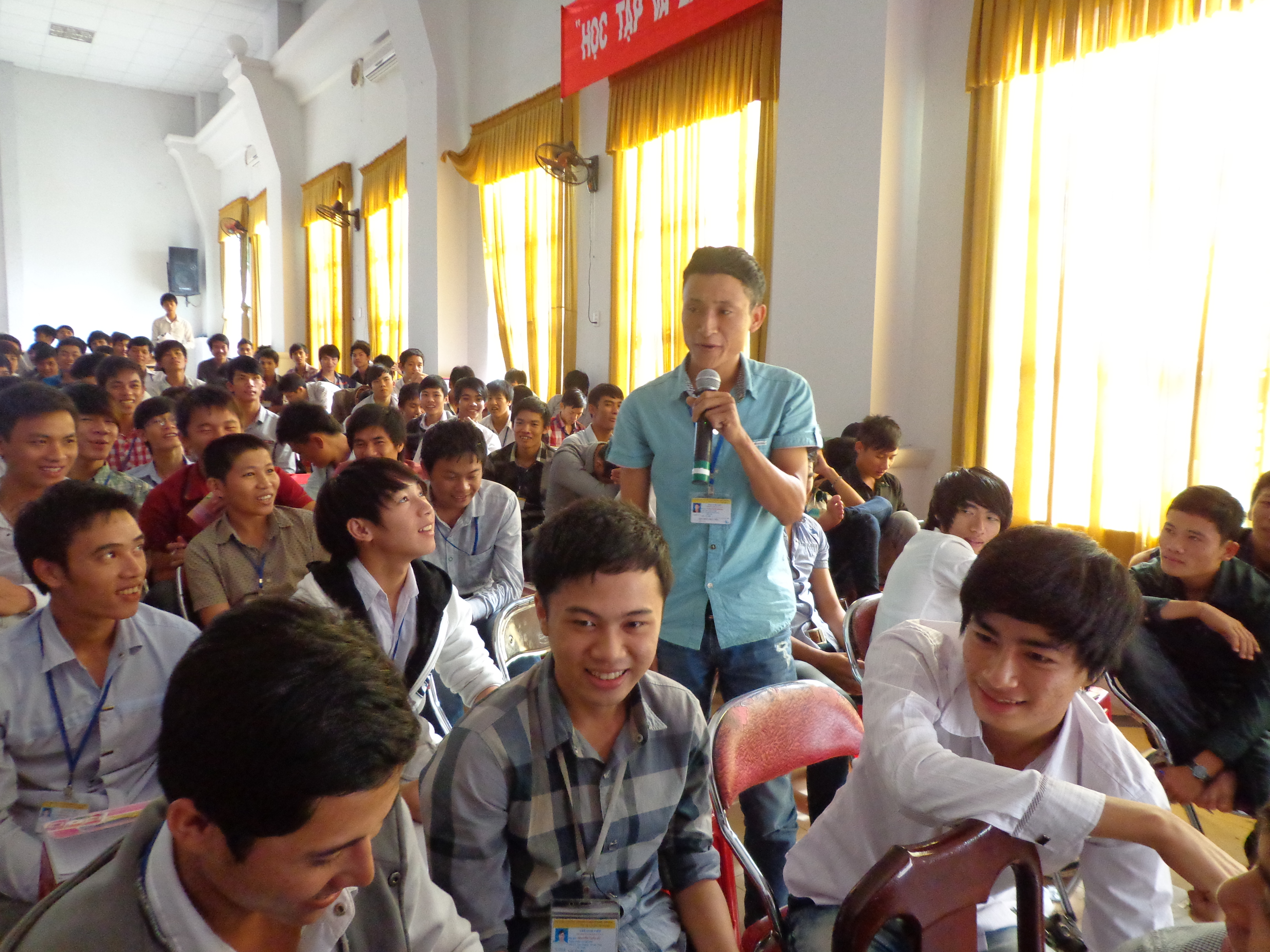  Sinh viên Đà Nẵng tranh luận về bảo vệ ĐVHD