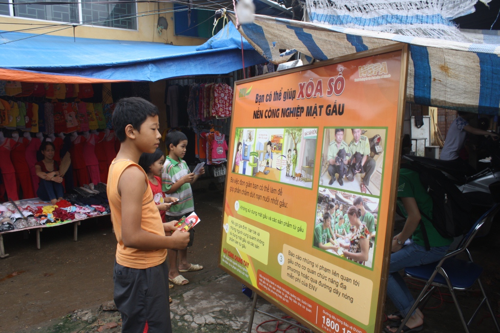  Hà Nội: ENV triển khai các hoạt động kêu gọi bảo vệ loài gấu tại điểm nóng Phúc Thọ