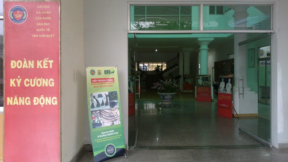  Tuyên truyền ngăn chặn nạn buôn bán ĐVHD qua cửa khẩu