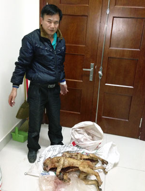  Một thanh niên mang trái phép 2 cá thể khỉ đã bị giết mổ