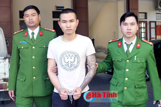  Bắt đối tượng tàng trữ ma túy cùng nhiều hàng nóng