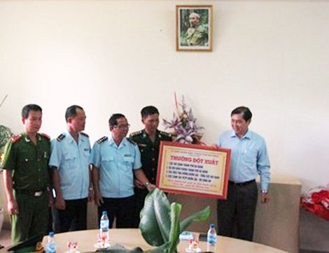  Bí mật trong vụ bắt giữ 8 tấn ngà voi, sừng tê giác